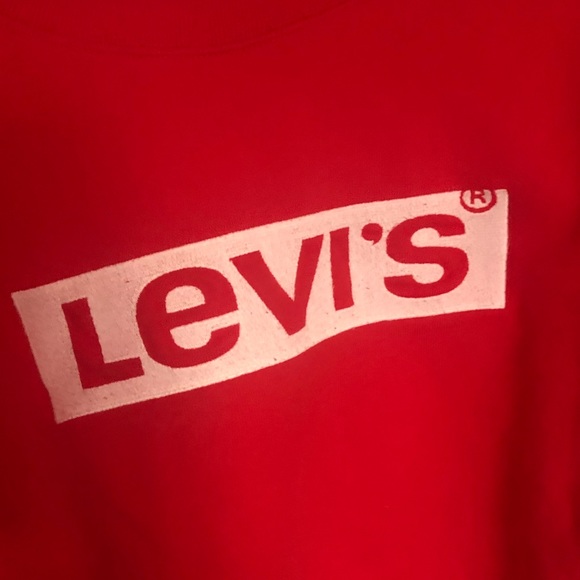 Red Cropped Levi’s Crewneck - Picture 2 of 4
